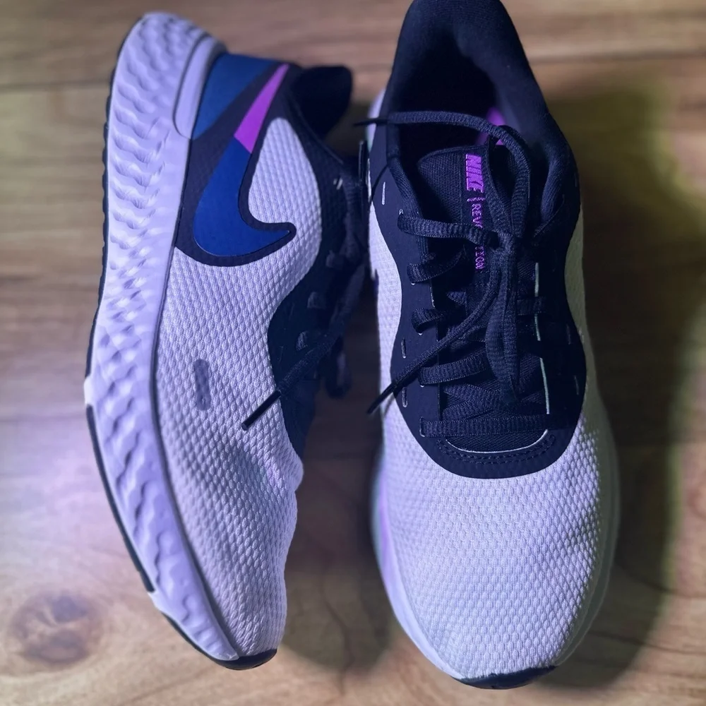 Nike sleek athletic